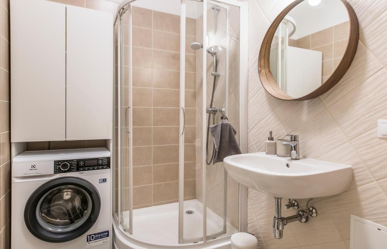 Cozy Modern Studio - Great For Short Trips Riga Exterior photo